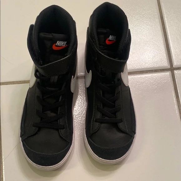 Nike Kids Black High-Top Sneakers - Picture 1 of 3